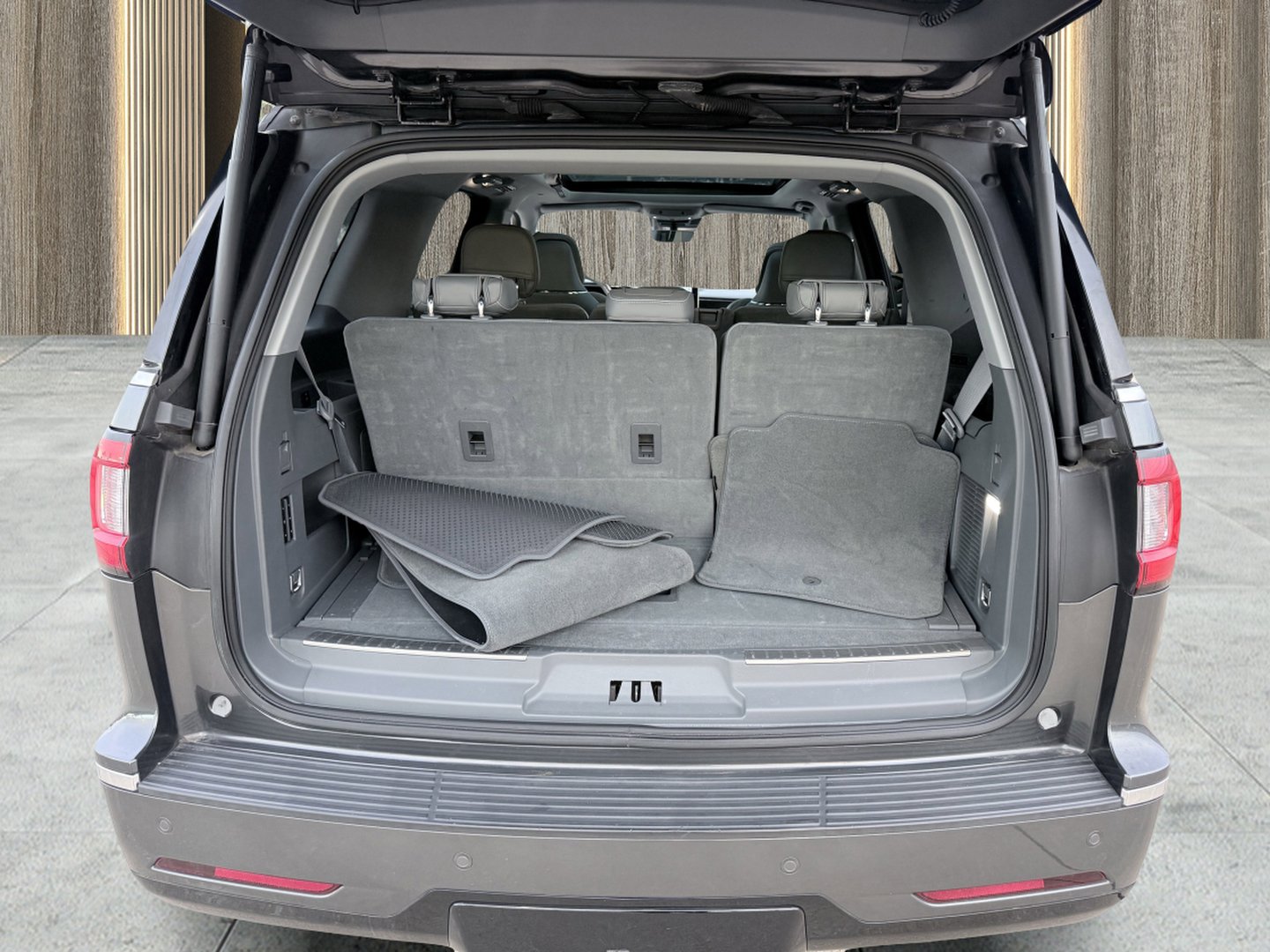 Used 2018 Lincoln Navigator Reserve w/ Technology Package image 13