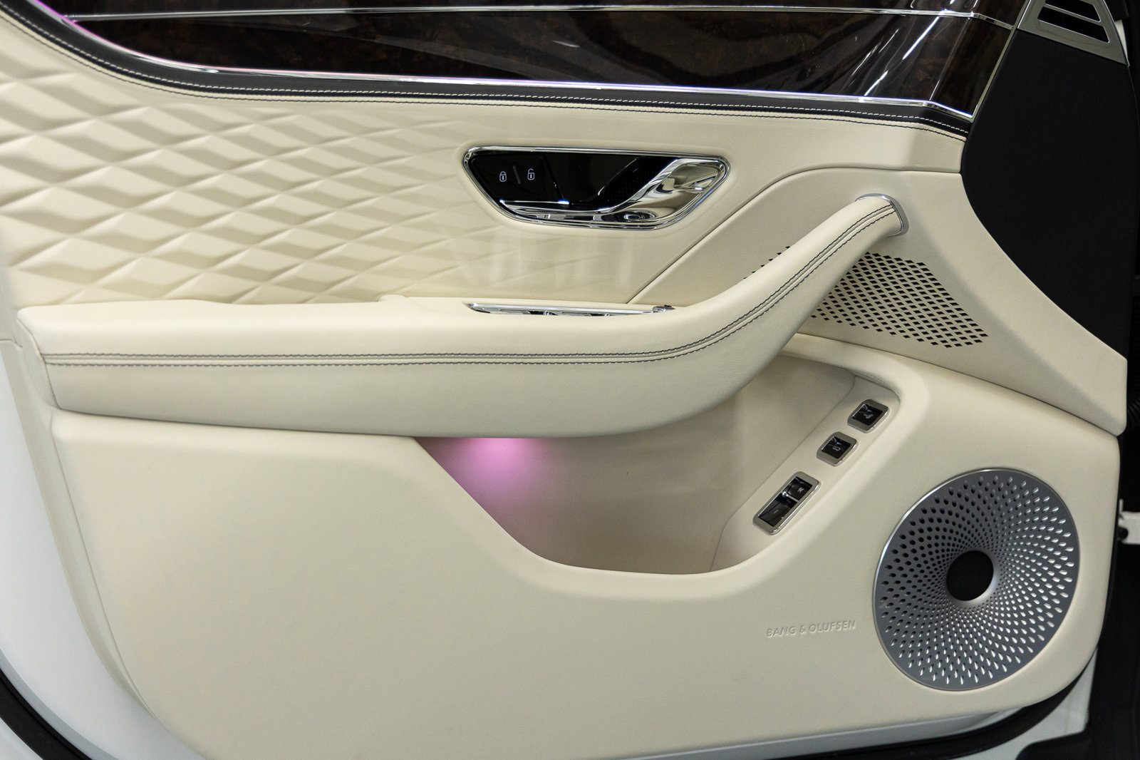 Certified 2026 Bentley Flying Spur Plug-In Hybrid image 28