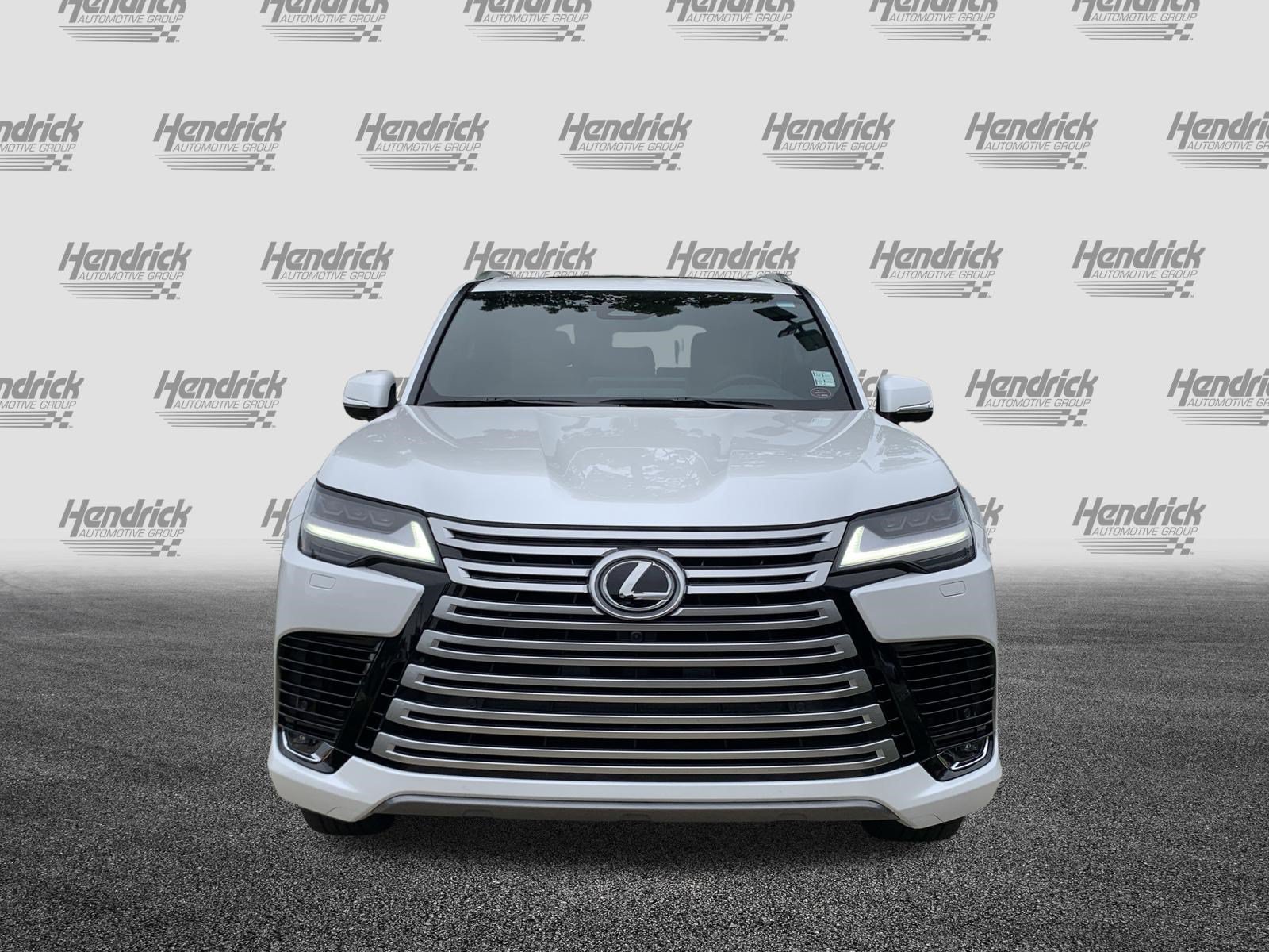Used 2025 Lexus LX 600 4WD w/ Accessory Package (2T) image 3