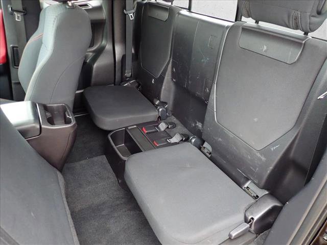 Used 2016 Toyota Tacoma SR5 w/ SR5 Appearance Package (SN) image 8