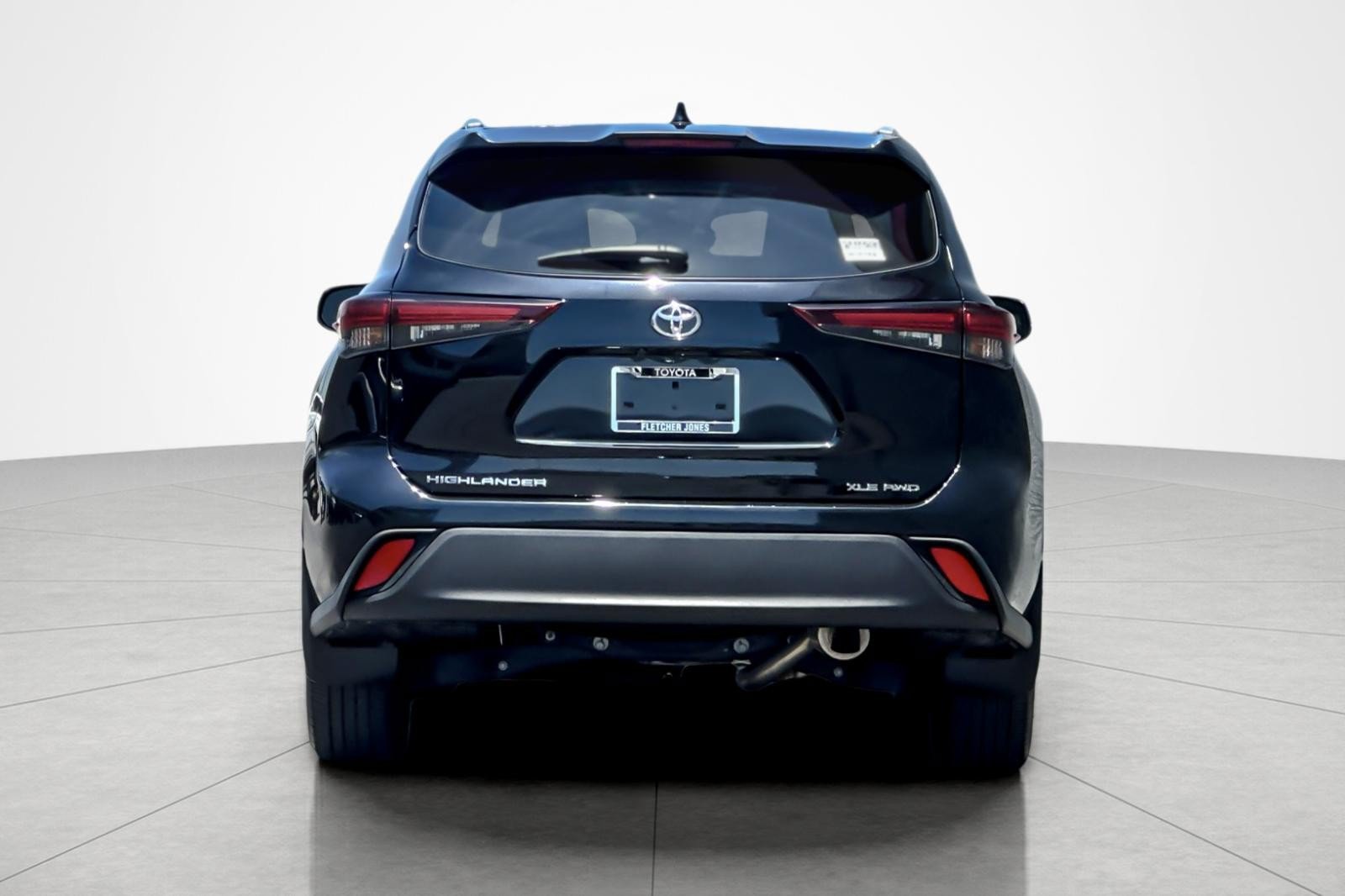 Certified 2024 Toyota Highlander XLE AWD/4WD image 4