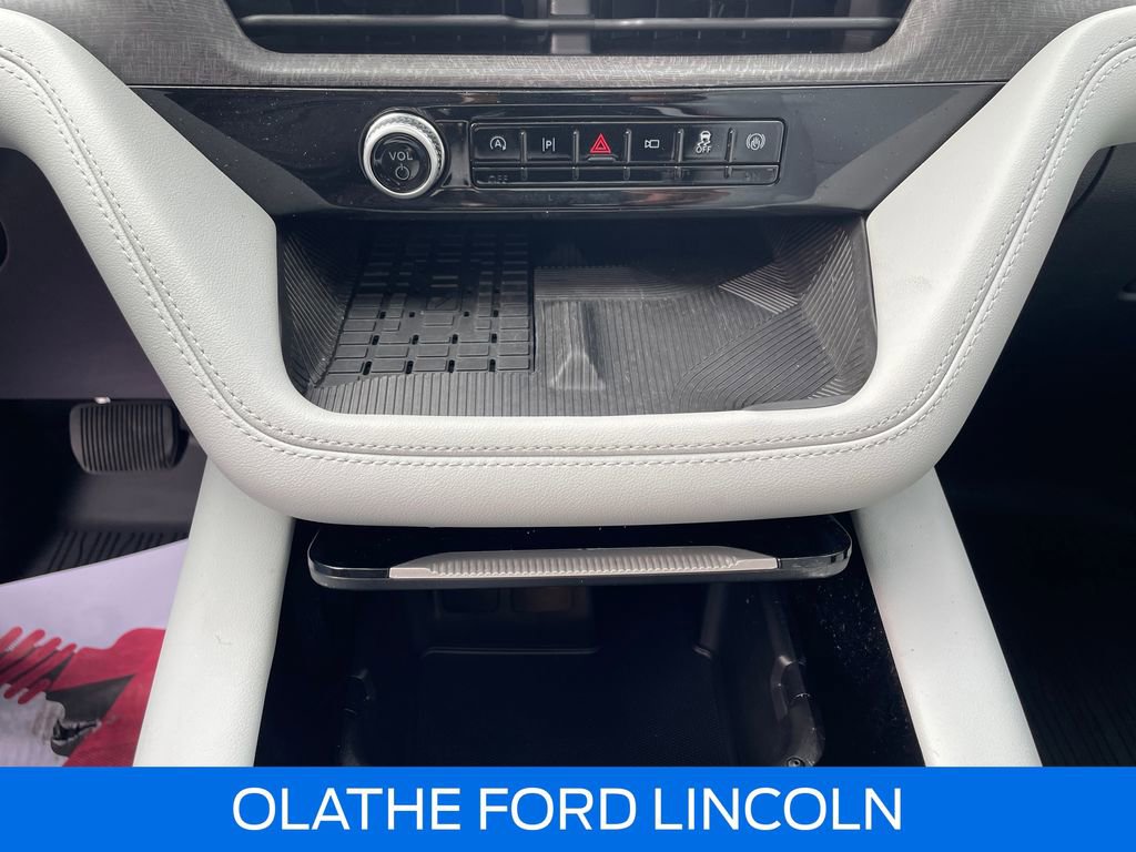 Used 2025 Ford Explorer Platinum w/ LUX Leather Package image 13