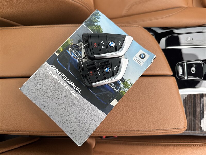 Used 2021 BMW 540i xDrive w/ Premium Package AWD/4WD image 32
