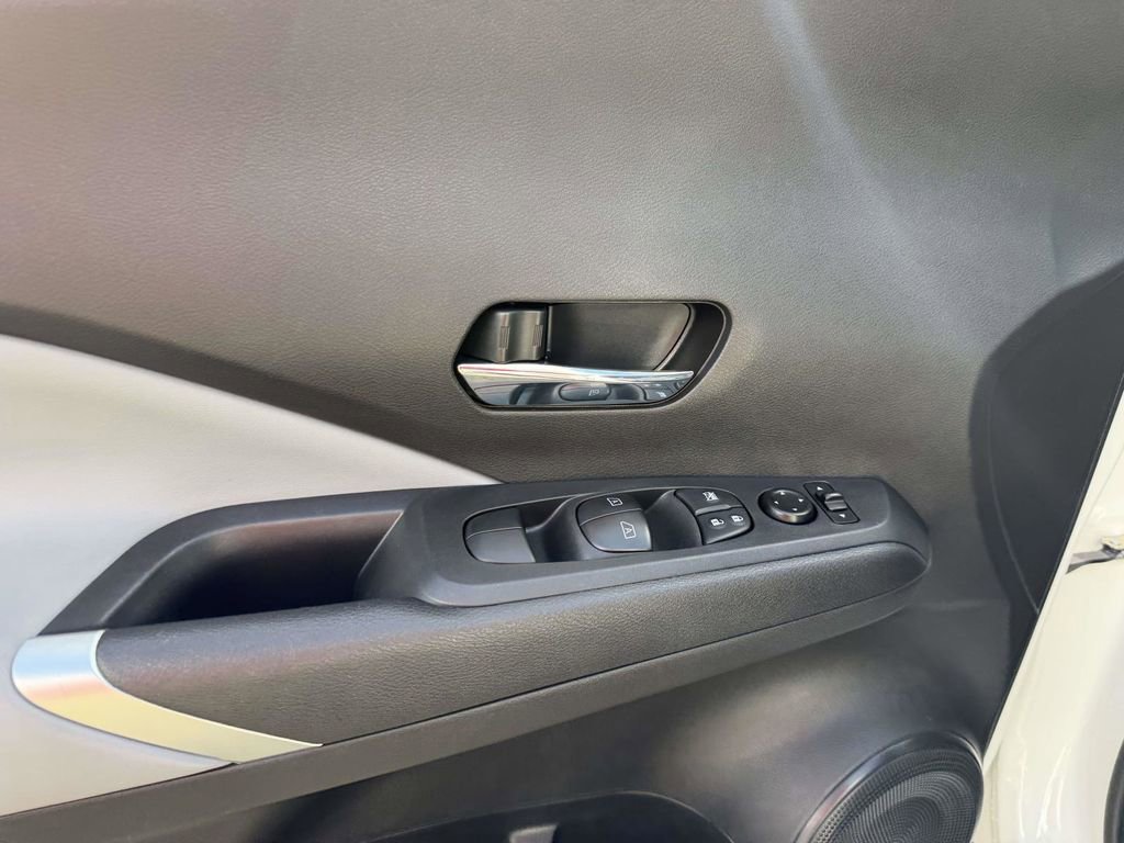 Used 2023 Nissan Kicks SR w/ SR Premium Package FWD image 26