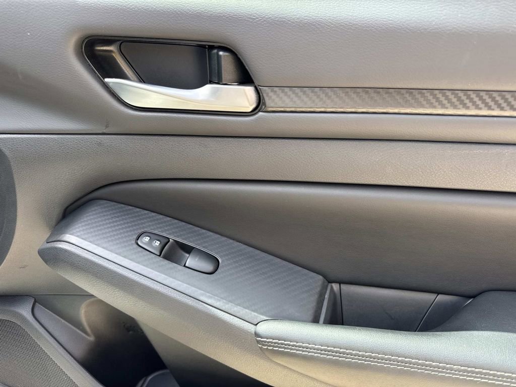 Used 2025 Nissan Altima 2.5 SV FWD image 26