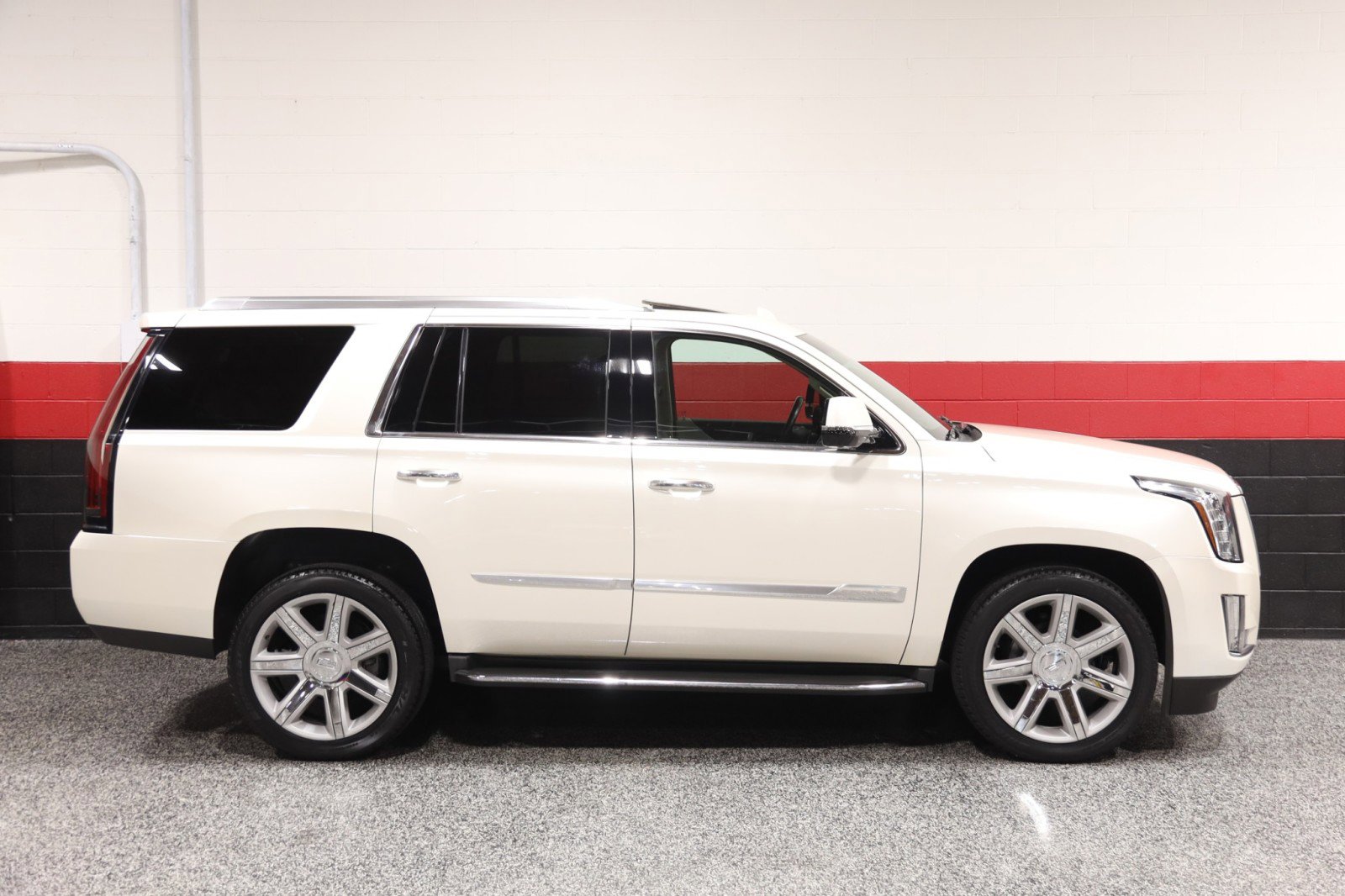 Used 2015 Cadillac Escalade Luxury AWD/4WD image 7