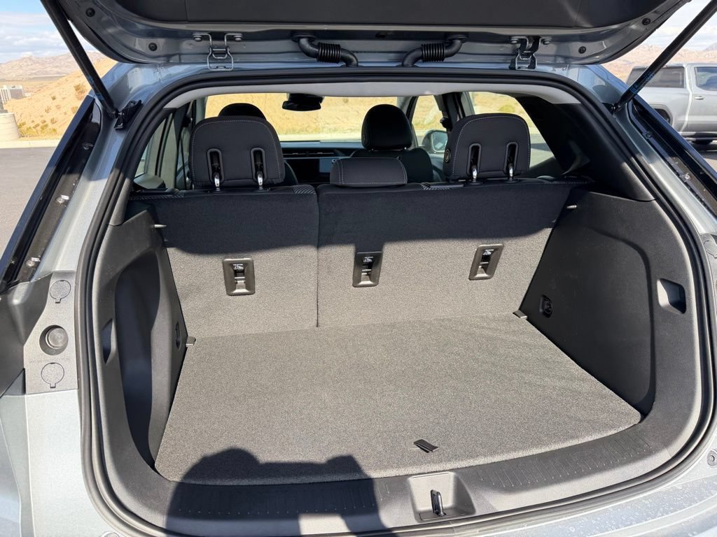 New 2027 Chevrolet Bolt LT w/ Comfort Package FWD image 17