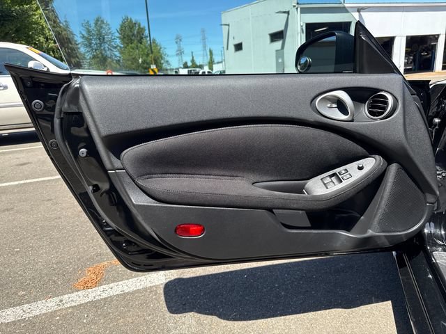 Used 2017 Nissan 370Z Coupe RWD image 15