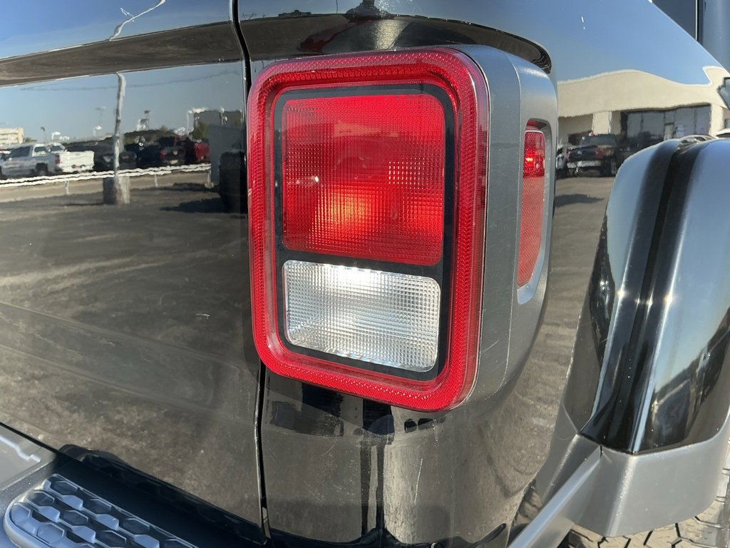 Used 2022 Jeep Gladiator Rubicon w/ Cold Weather Group image 17