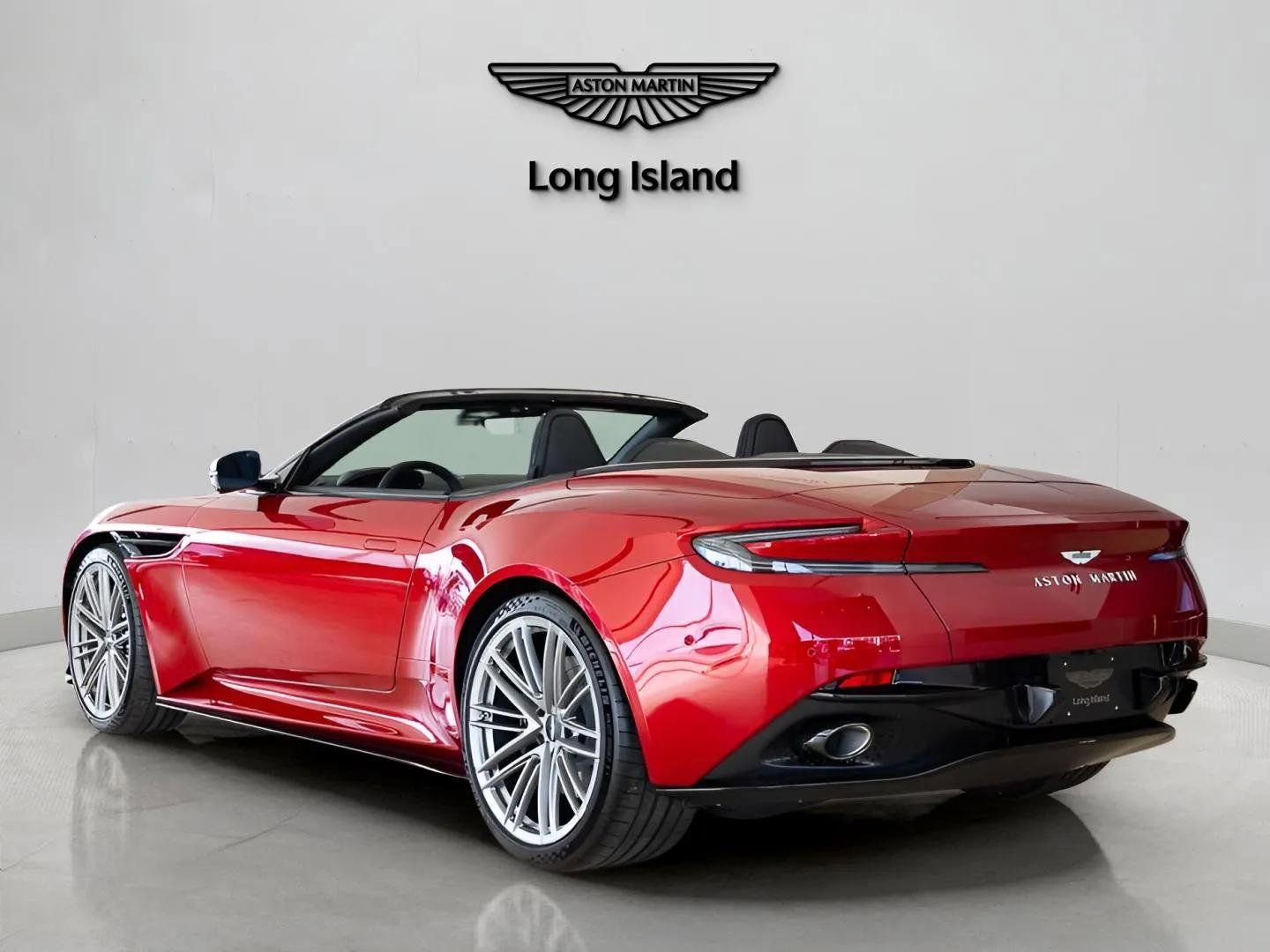 Used 2025 Aston Martin DB12 Convertible RWD image 11