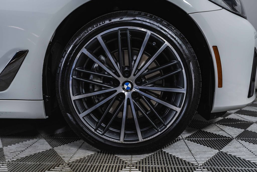 Used 2023 BMW 540i w/ Premium Package image 35