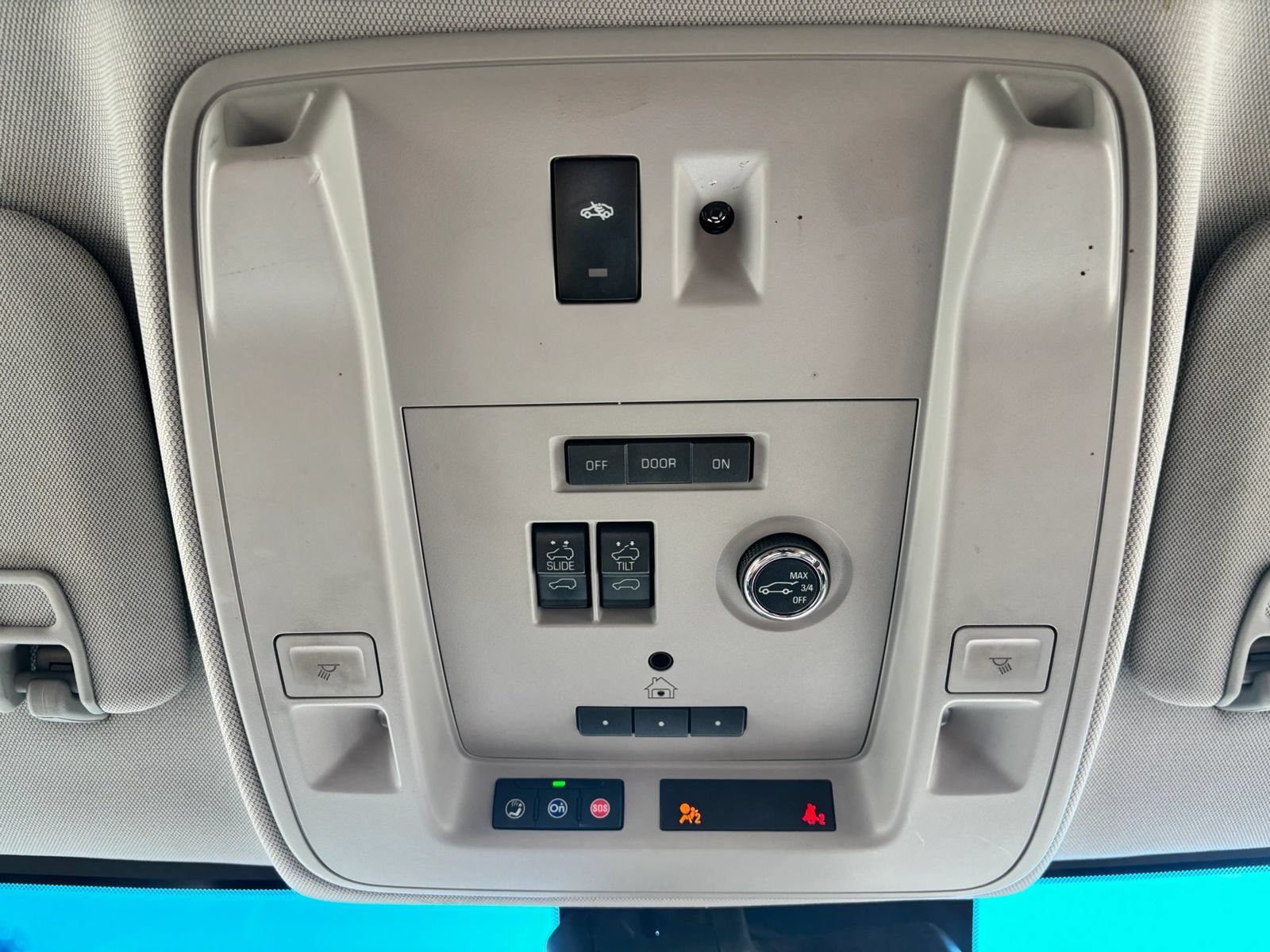 Used 2018 Cadillac Escalade ESV Premium Luxury AWD/4WD image 29