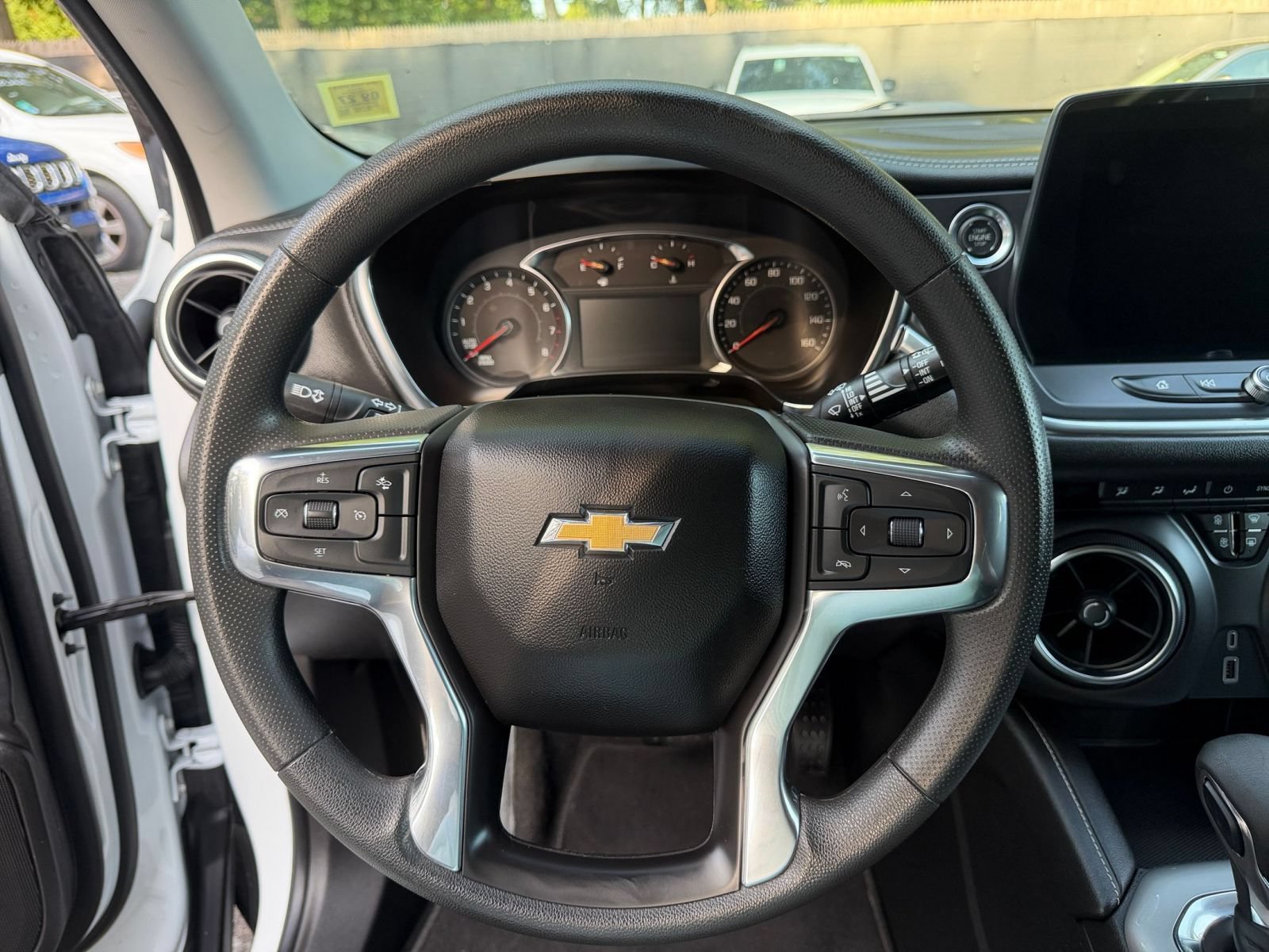 Used 2025 Chevrolet Blazer LT FWD image 28