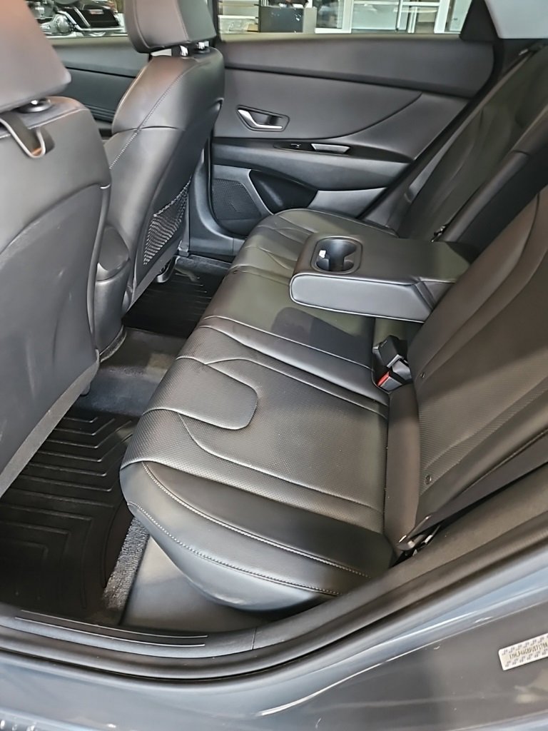 Used 2023 Hyundai Elantra Limited image 22