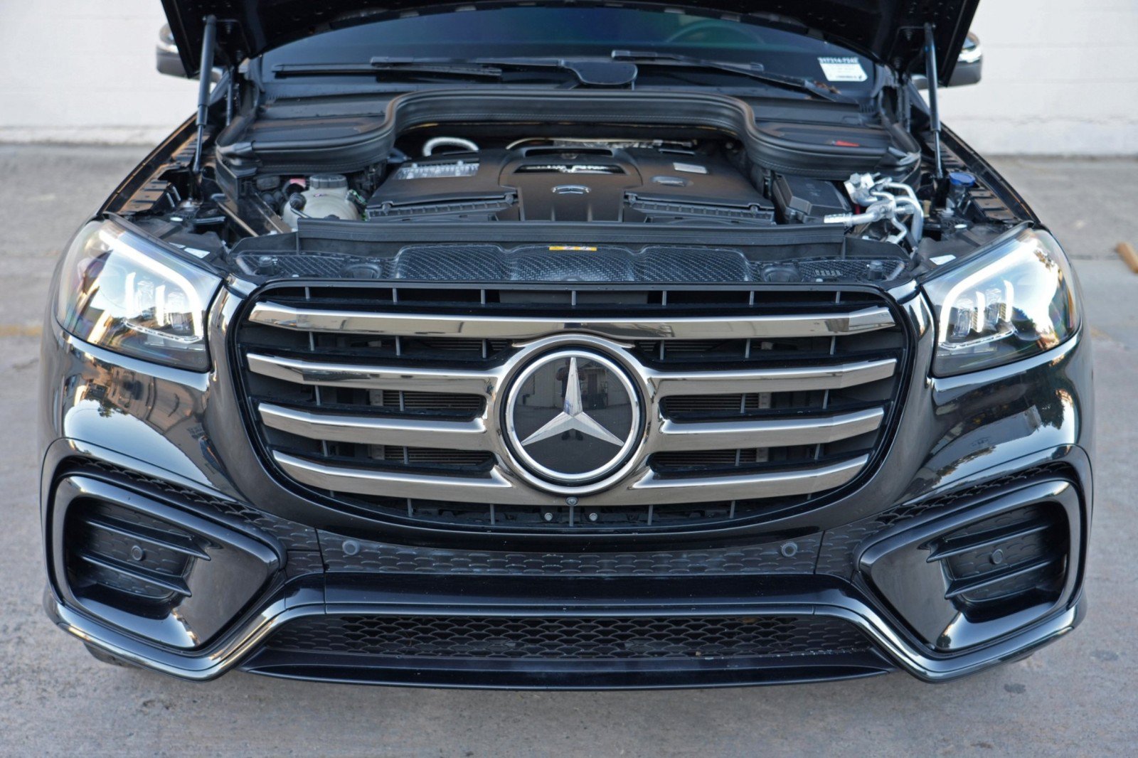 Used 2025 Mercedes-Benz GLS 580 4MATIC image 8