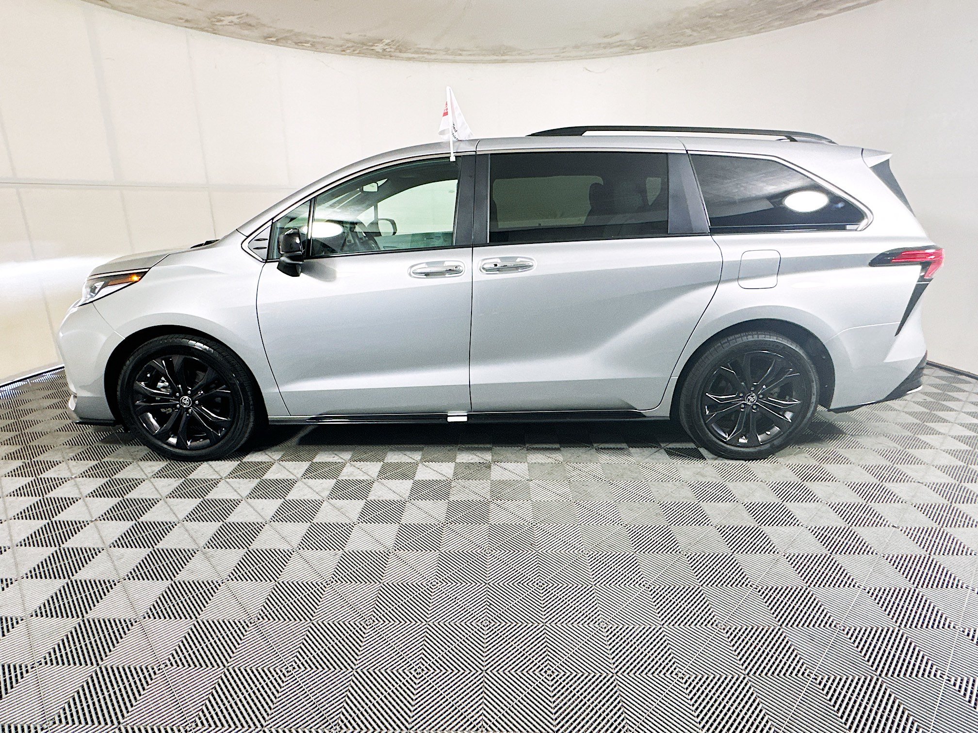 Certified 2023 Toyota Sienna XSE w/ XSE Plus Package FWD image 6