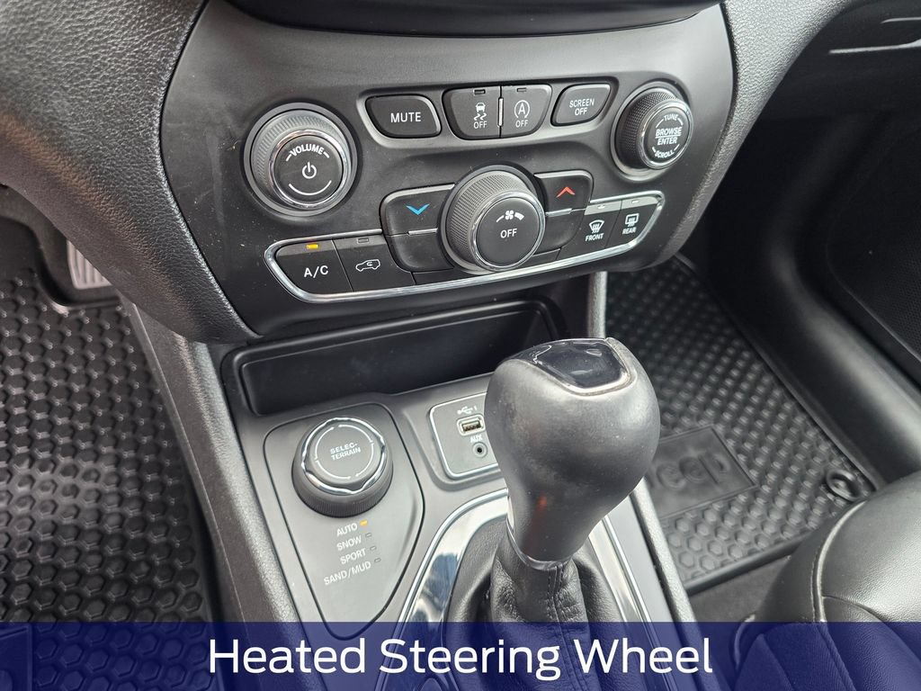 Used 2020 Jeep Cherokee Latitude Plus AWD/4WD image 25