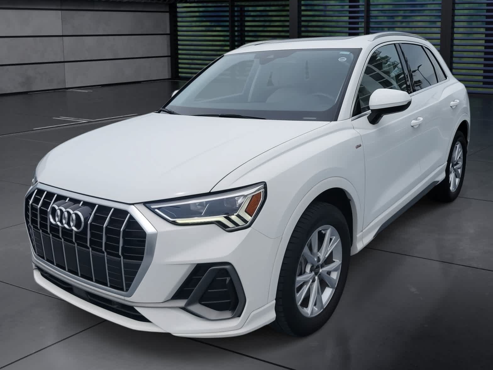 Certified 2023 Audi Q3 2.0T Premium w/ Convenience Package AWD/4WD image 1