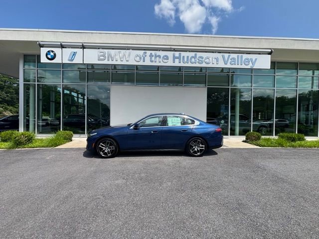 Used 2026 BMW 530i xDrive w/ Premium Package image 1