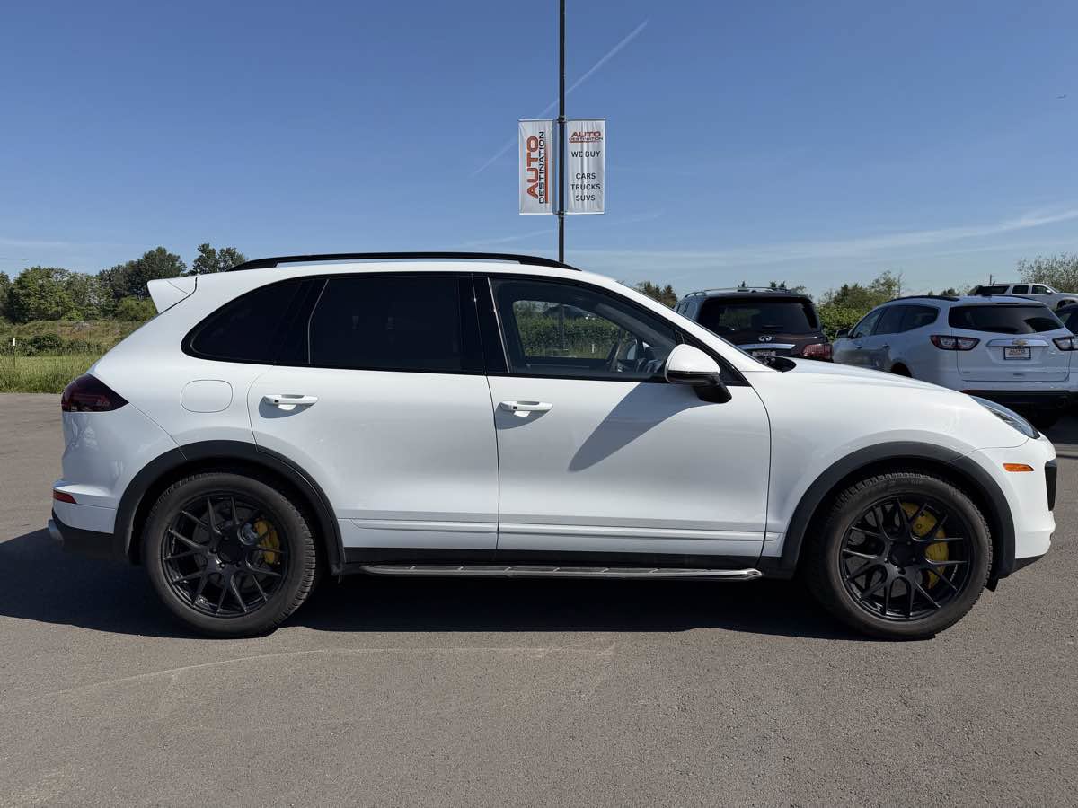 Used 2016 Porsche Cayenne Turbo AWD/4WD image 9