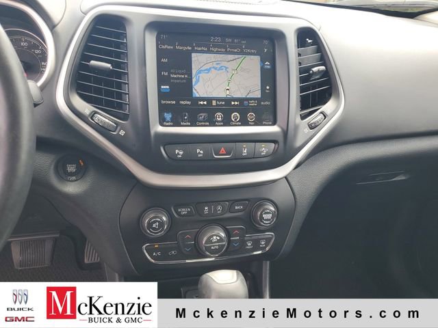 Used 2016 Jeep Cherokee Overland w/ Technology Group AWD/4WD image 15