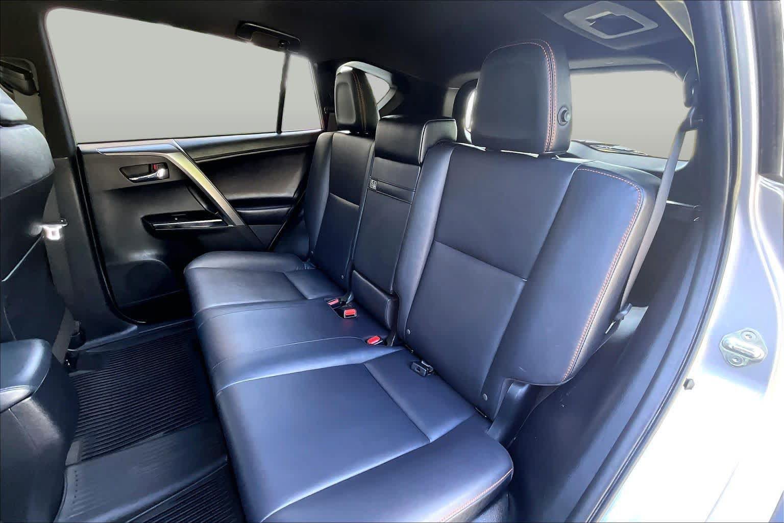 Used 2018 Toyota RAV4 SE AWD/4WD image 21