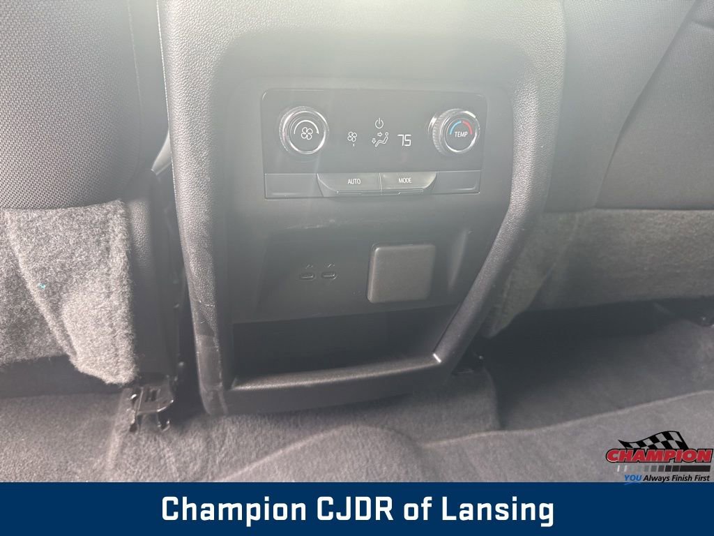 Used 2024 Chevrolet Traverse LT image 44