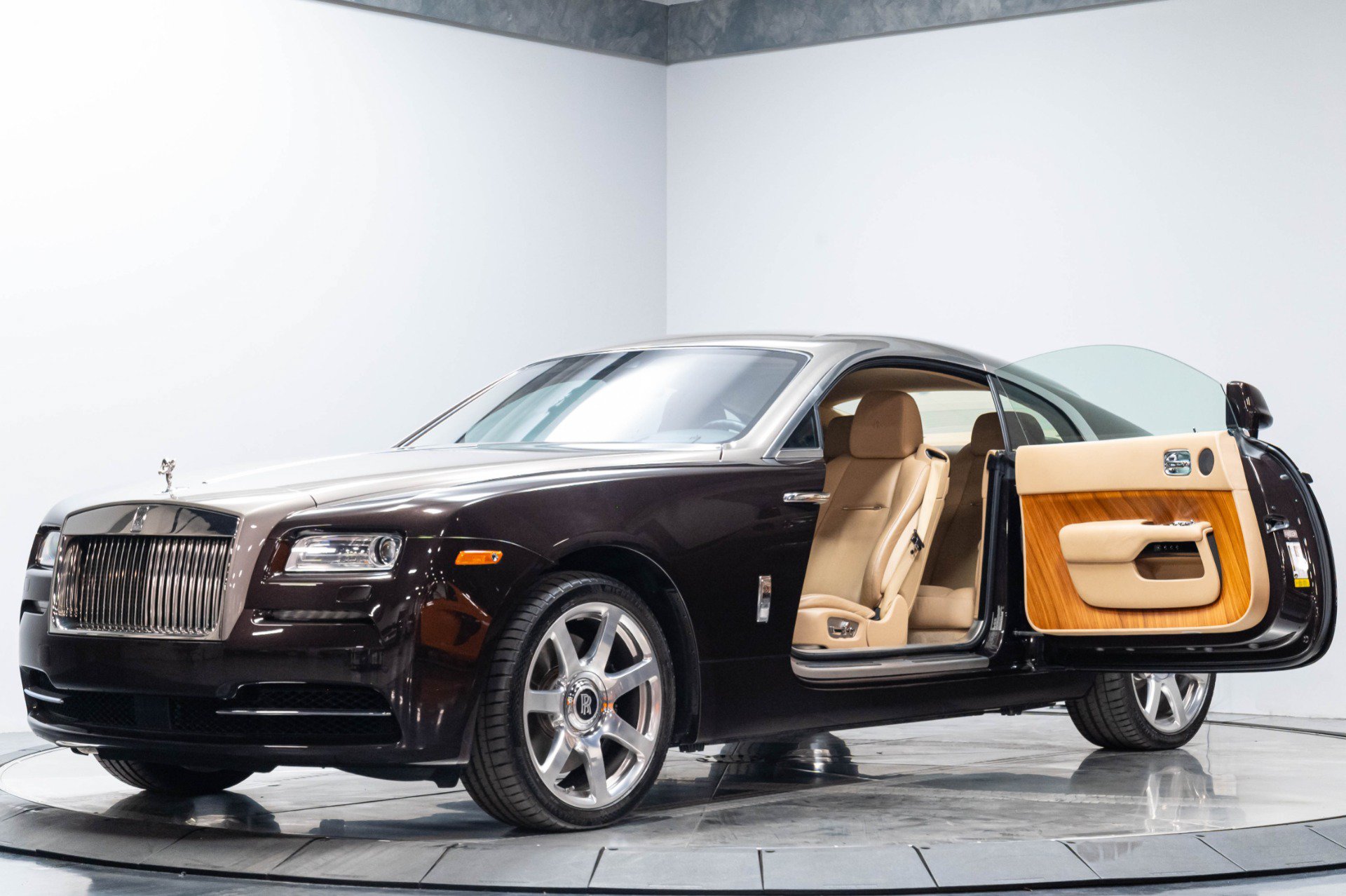 Used 2014 Rolls-Royce Wraith RWD image 2