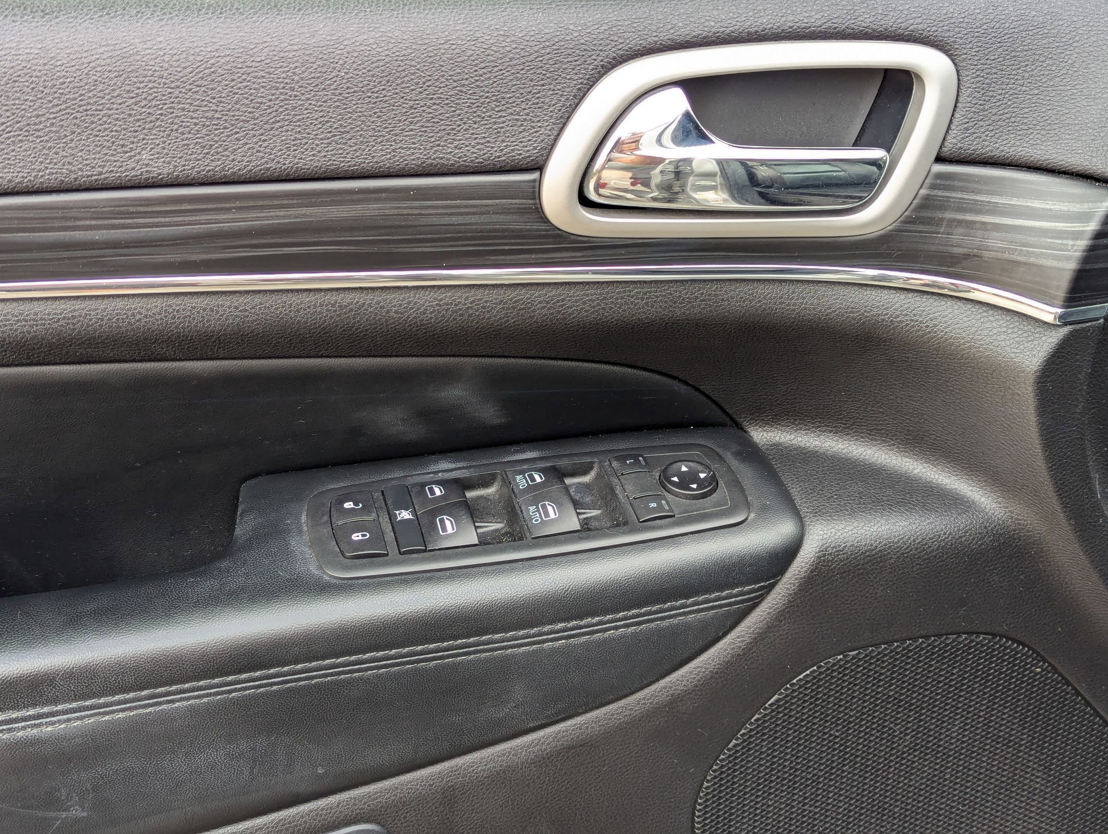 Used 2020 Jeep Grand Cherokee Limited image 12