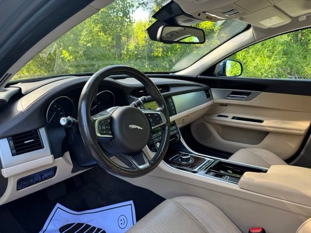 Used 2018 Jaguar XF Prestige AWD/4WD image 9