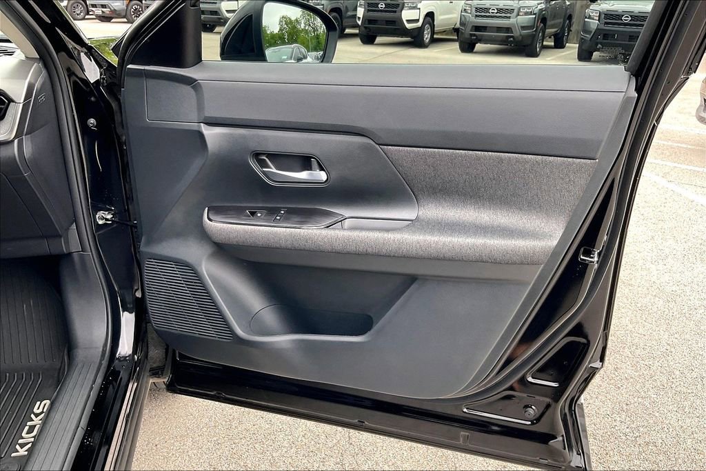 Used 2025 Nissan Kicks SV AWD/4WD image 25