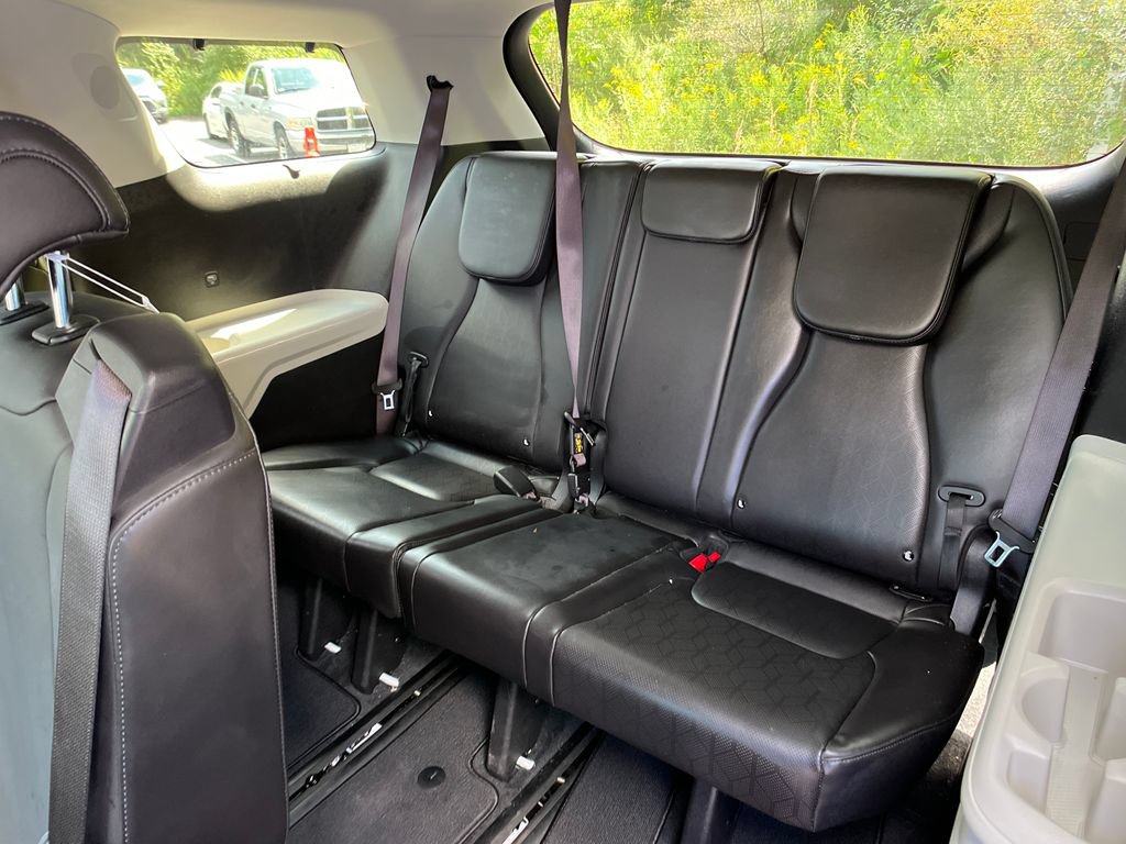 Used 2024 Kia Carnival EX FWD image 23