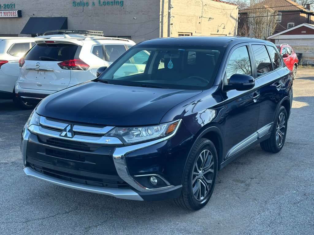 Used 2016 Mitsubishi Outlander SE image 3