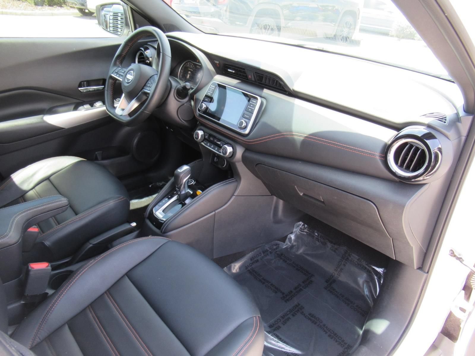 Used 2020 Nissan Kicks SR w/ SR Premium Package FWD image 12