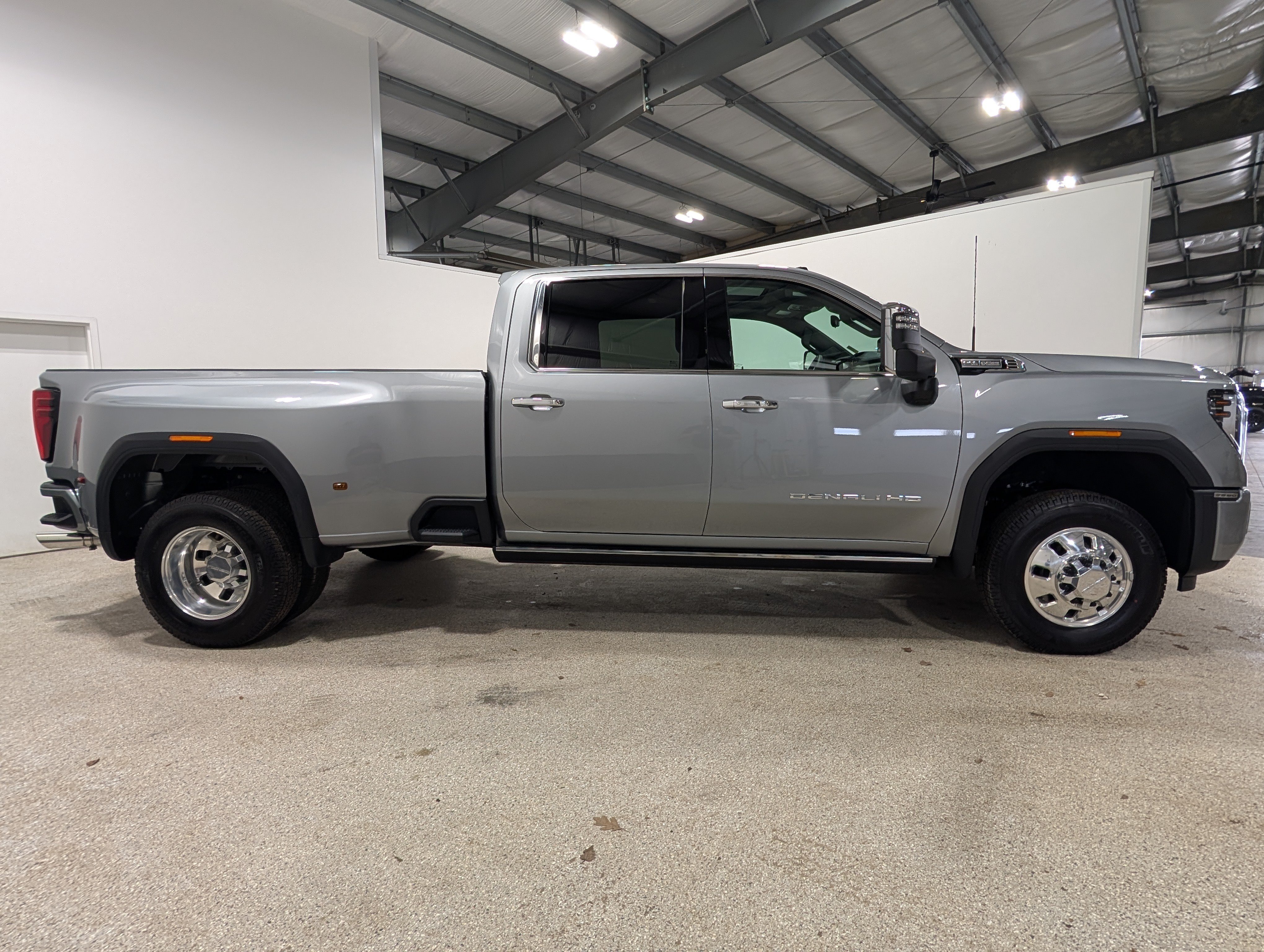 Used 2026 GMC Sierra 3500 Denali w/ Denali Reserve Package AWD/4WD image 2