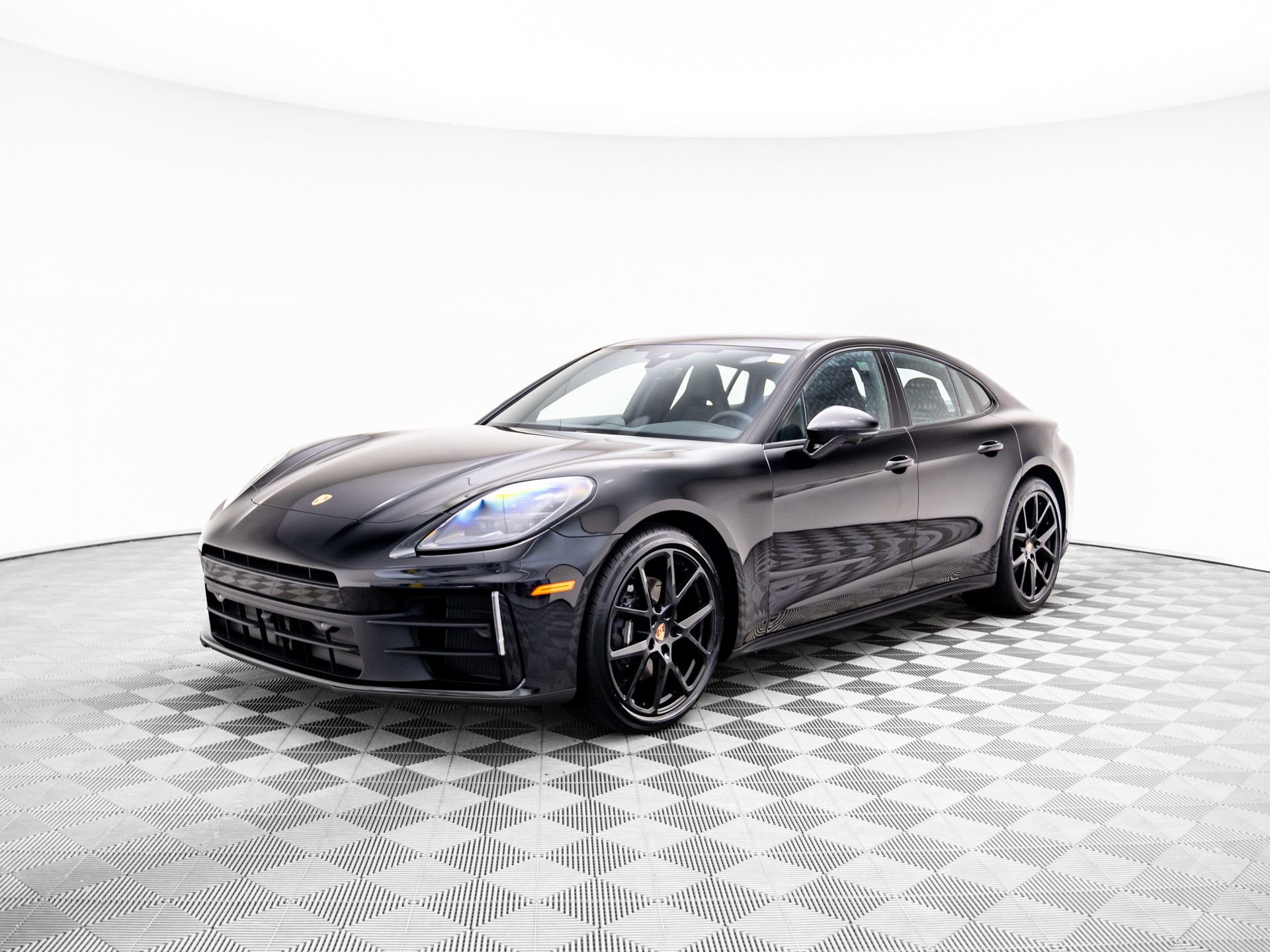 New 2025 Porsche Panamera 4 image 1
