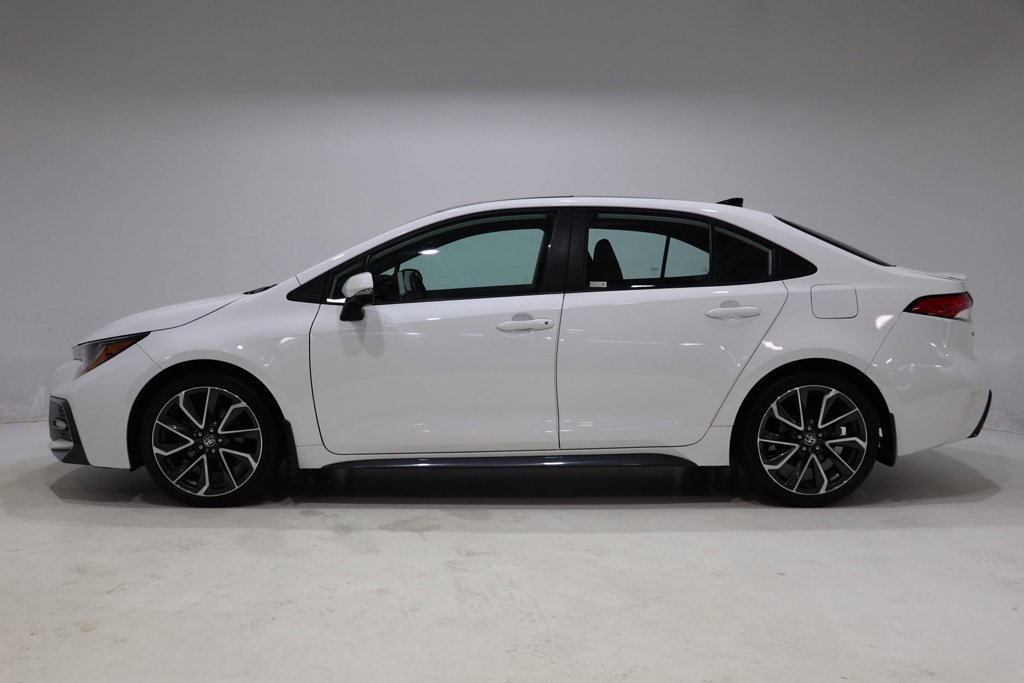 Used 2022 Toyota Corolla SE w/ SE Premium Package FWD image 4
