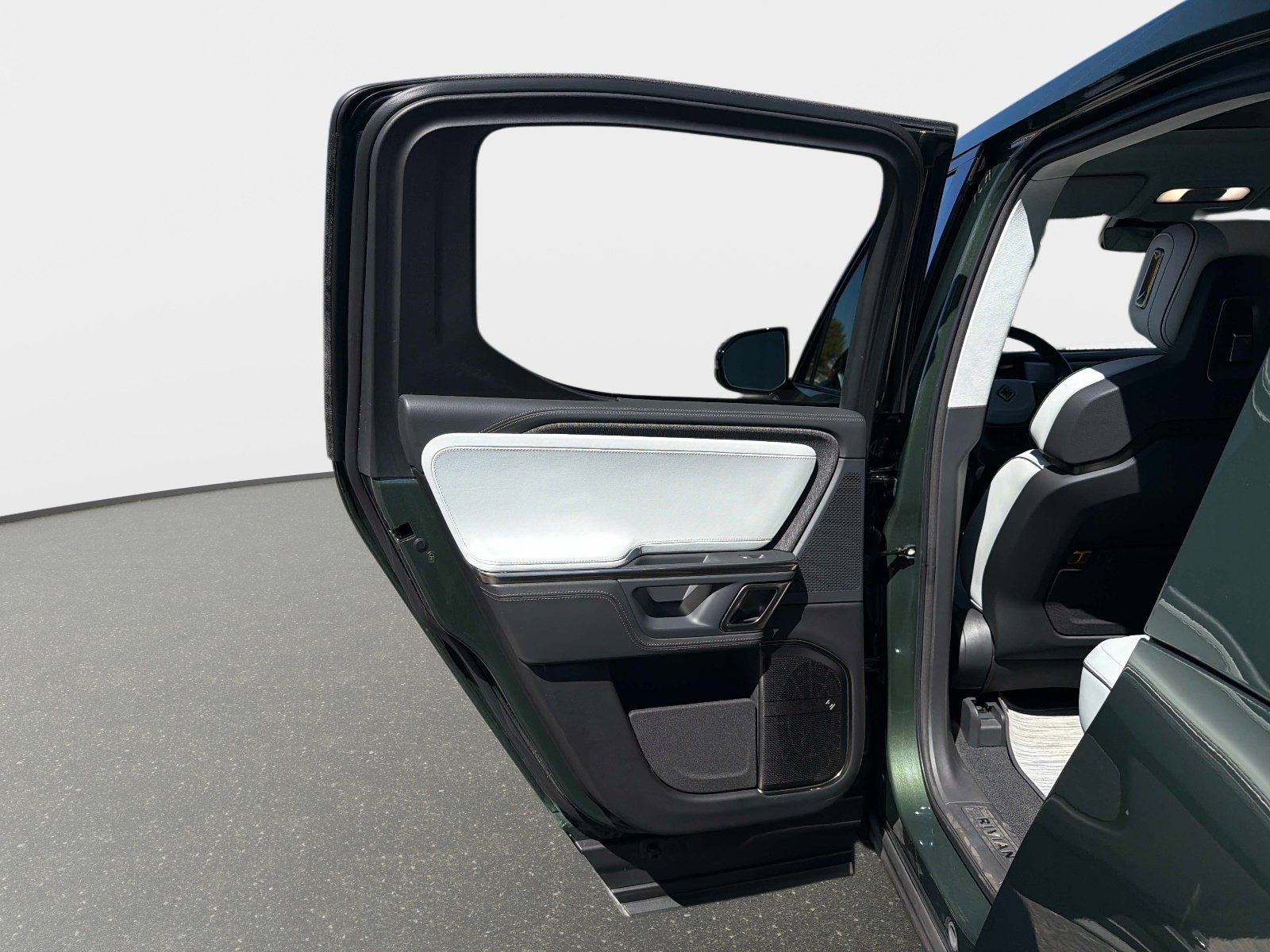 Used 2024 Rivian R1T Adventure image 33