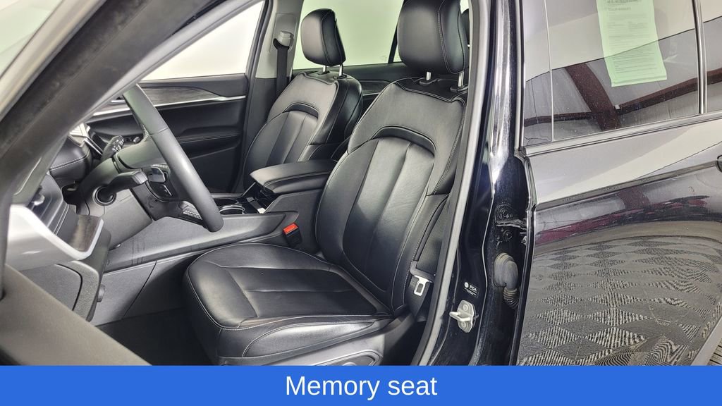 Used 2023 Jeep Grand Cherokee Limited w/ Black Appearance Package image 12