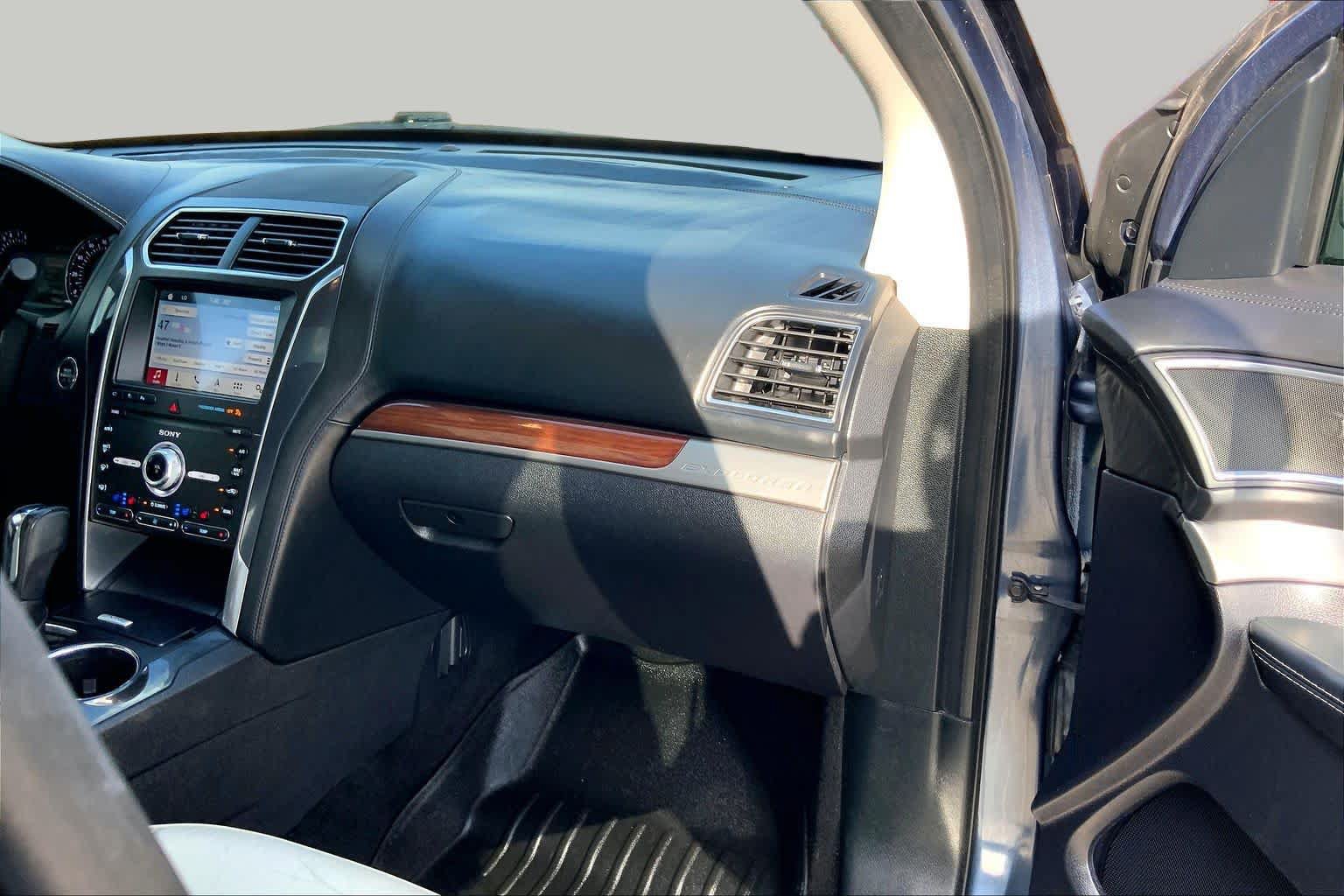 Used 2019 Ford Explorer Platinum AWD/4WD image 19
