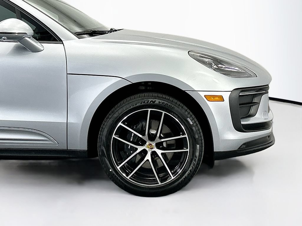 Used 2026 Porsche Macan AWD/4WD image 11