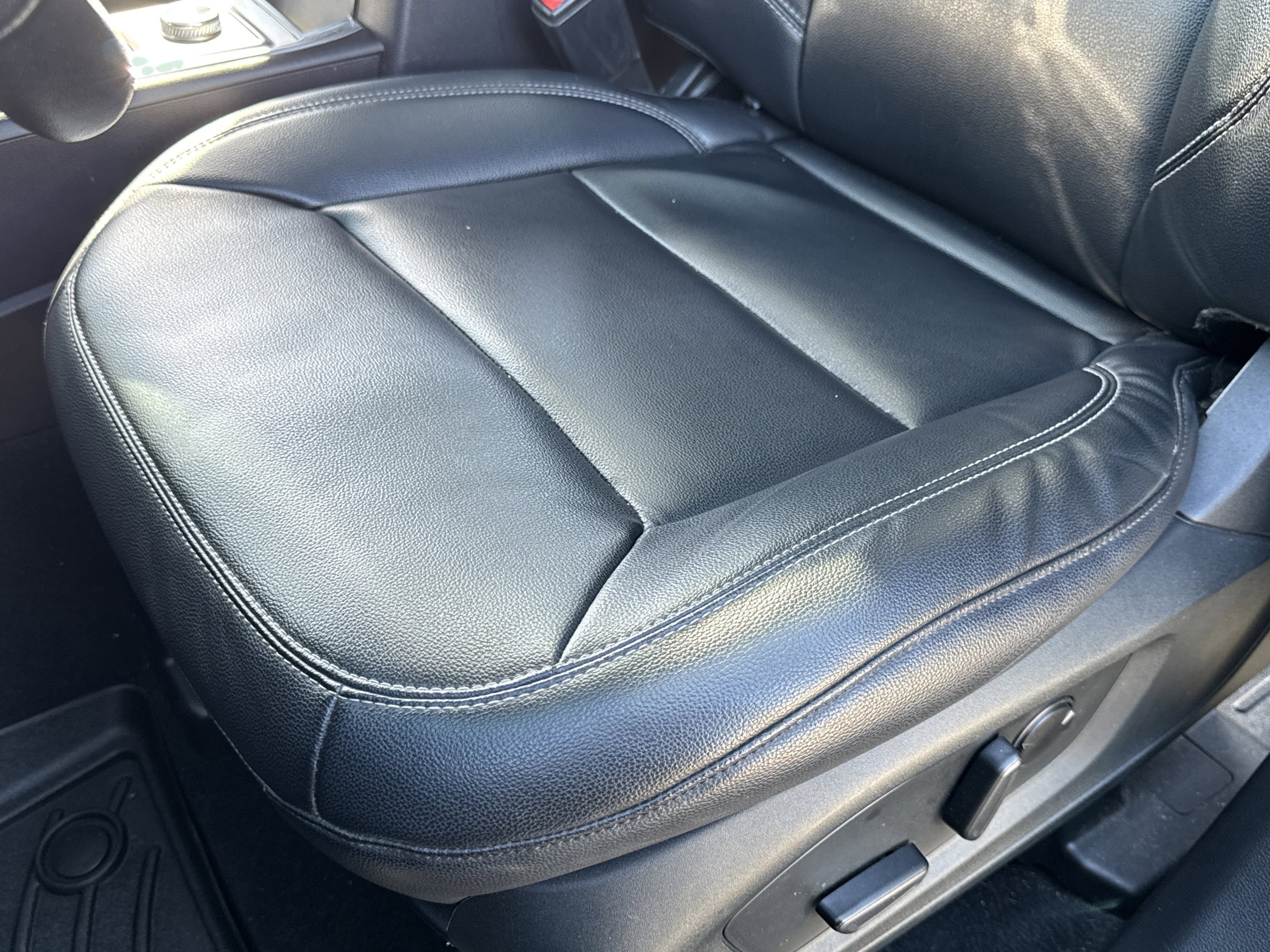 Used 2020 Ford Explorer XLT w/ Equipment Group 202A image 18