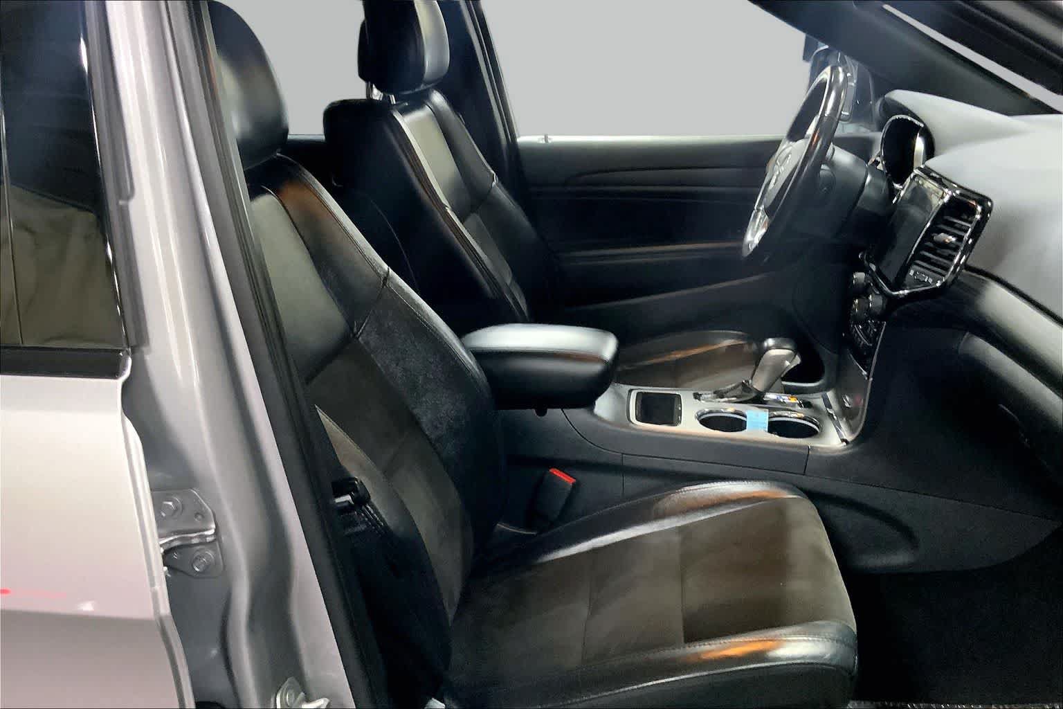 Used 2020 Jeep Grand Cherokee Altitude AWD/4WD image 9