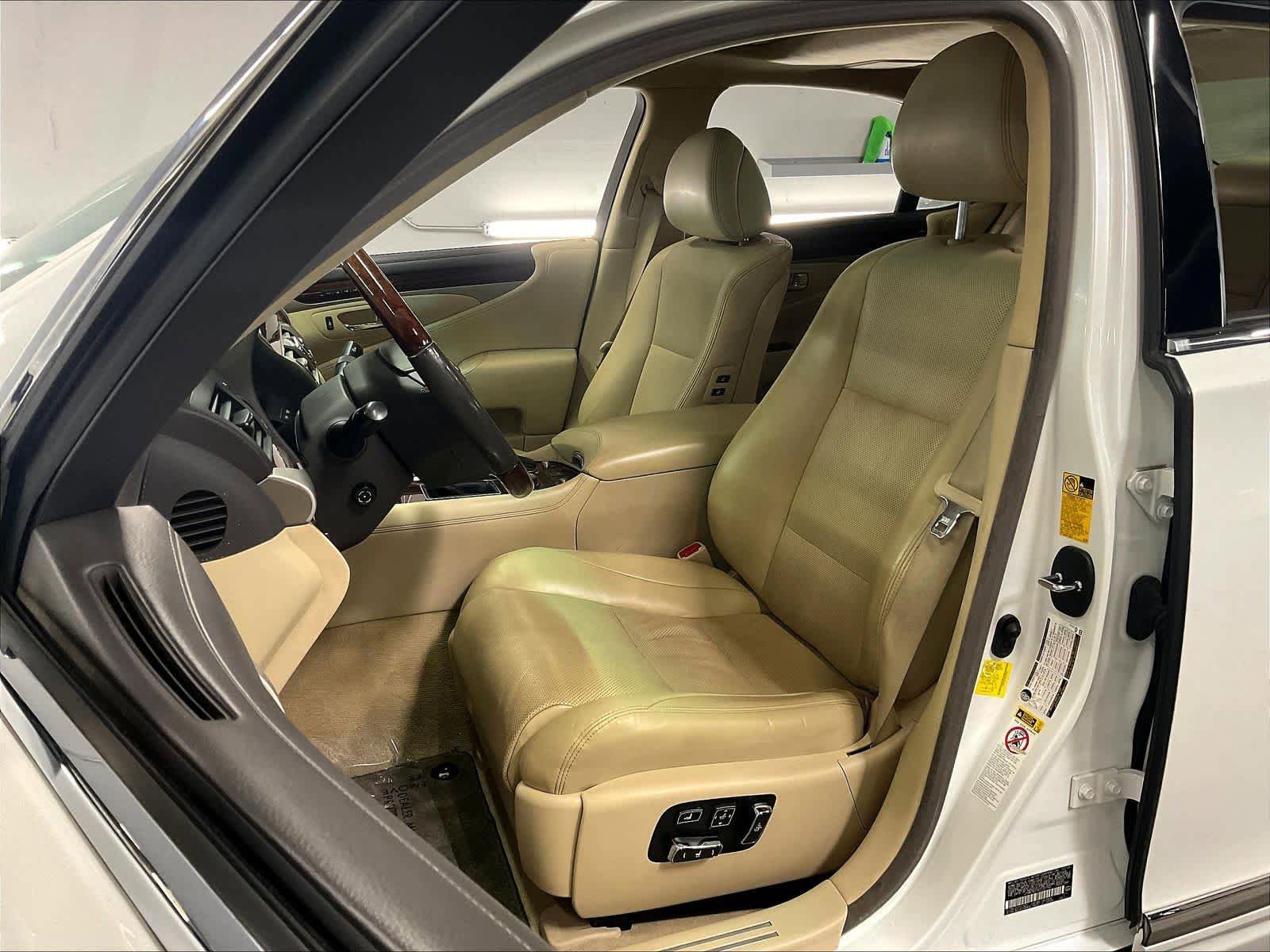 Used 2014 Lexus LS 460 w/ Comfort Package RWD image 27