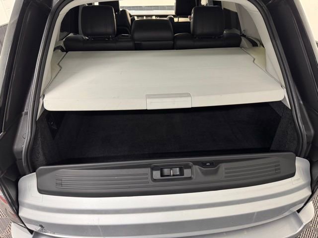 Used 2017 Land Rover Range Rover HSE image 36