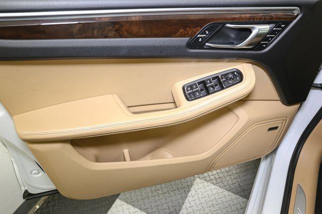 Used 2018 Porsche Macan Turbo image 41