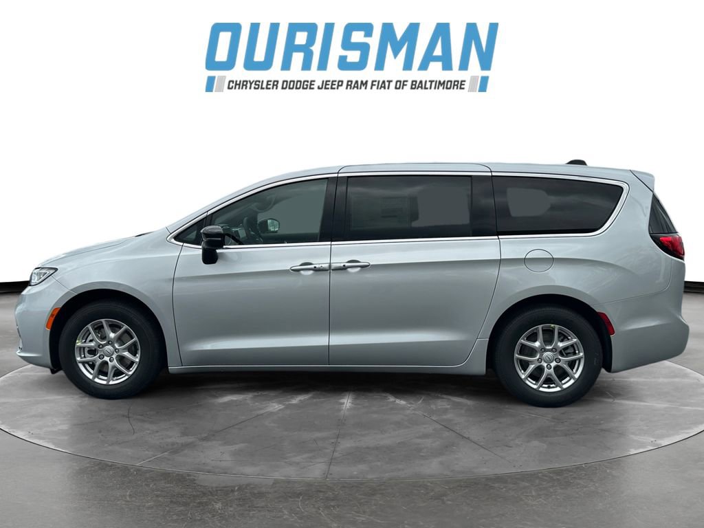 New 2026 Chrysler Pacifica Select image 3