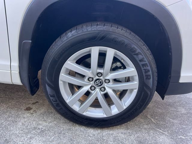 Used 2016 Toyota Highlander LE image 31