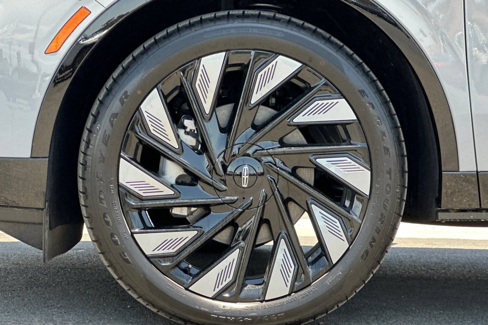 New 2026 Lincoln Nautilus Reserve w/ Jet Appearance Package AWD/4WD image 25