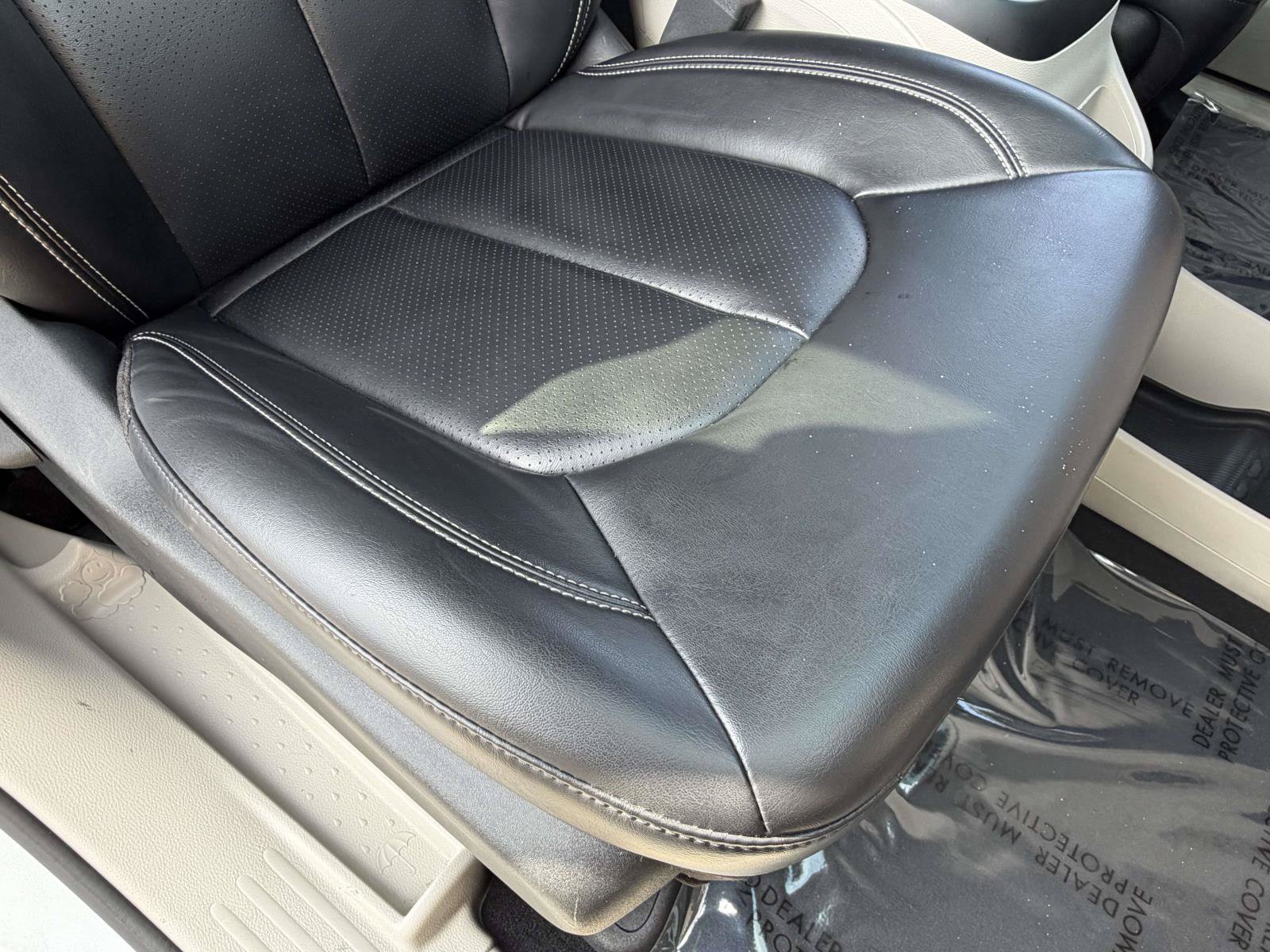 Used 2023 Chrysler Pacifica Touring-L FWD image 33
